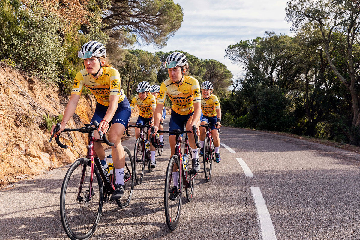 La nueva equipación 2023 del equipo ciclista femenino Massi-Tactic UCI