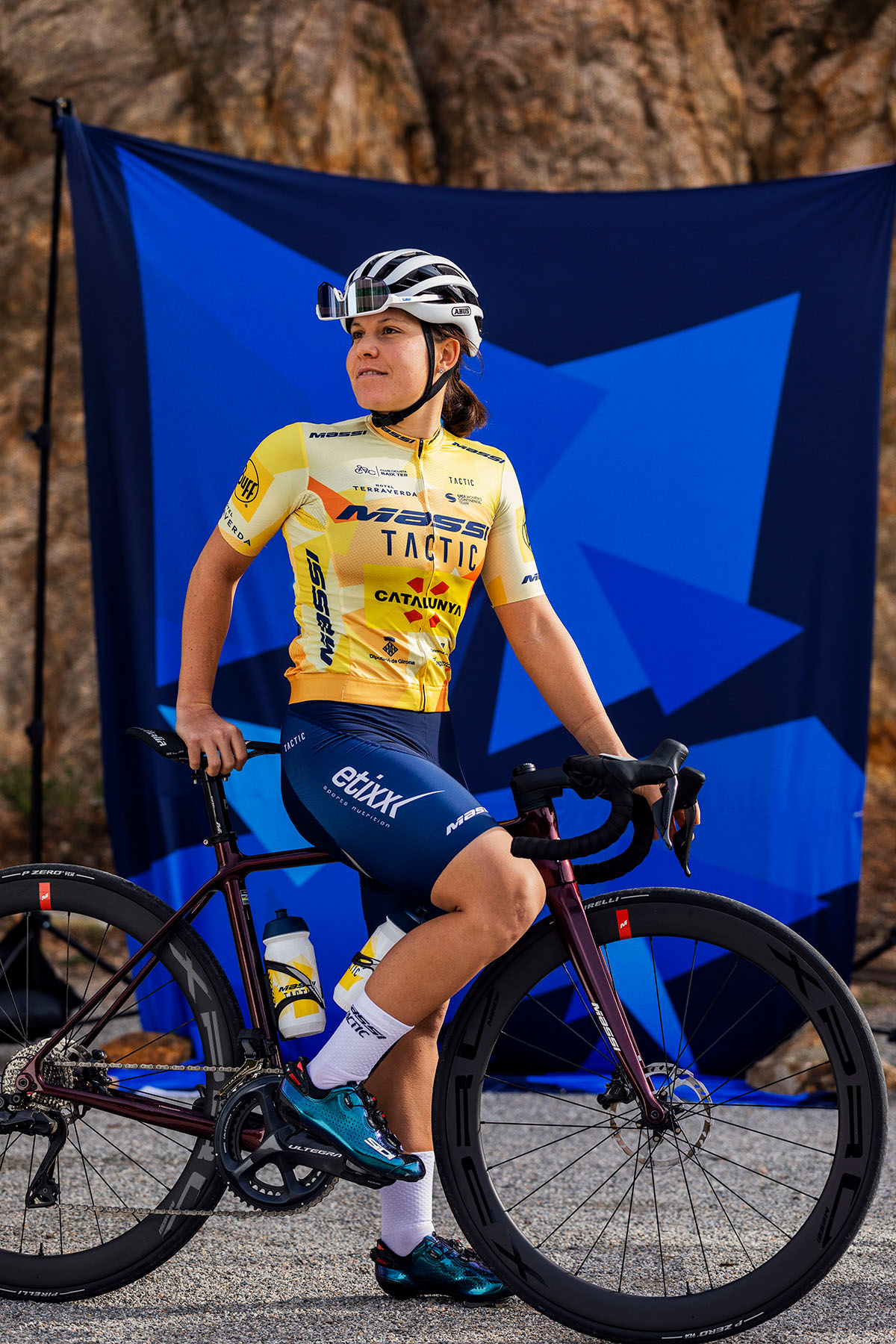 The new 2023 kit for the Massi-Tactic UCI Women's cycling team