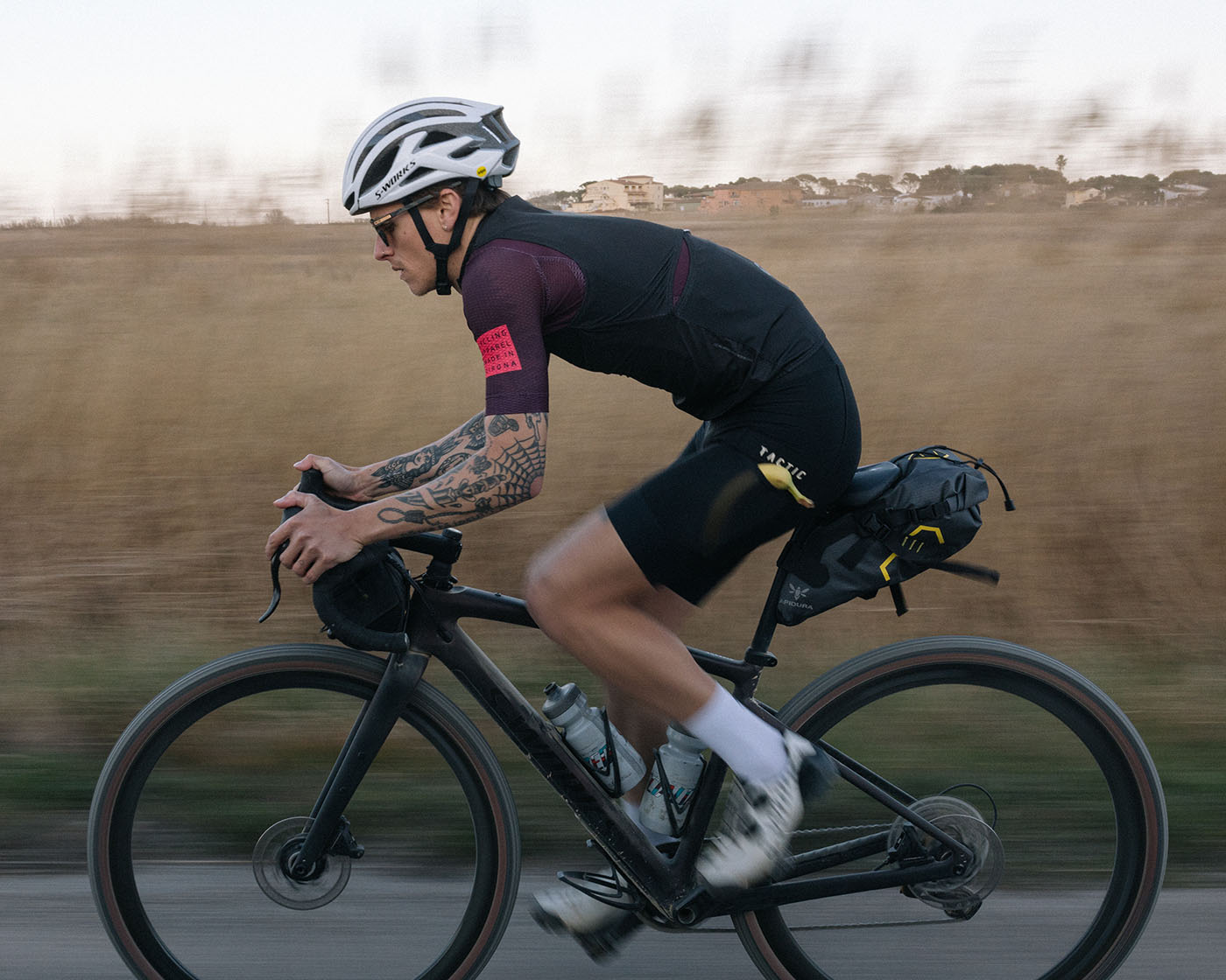 The new NOMAD cargo bibshort with three pockets in action during a bikepacking trip