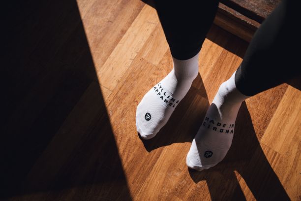 ESSENTIAL WHITE SOCKS