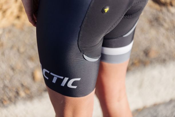 WOMEN'S SHORTS 