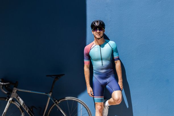 COMBINAISON DE TRIATHLON LONGUE DISTANCE MANCHES COURTES
