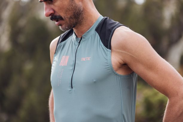 MAILLOT TRAIL ENDURANCE SANS MANCHES HOMME