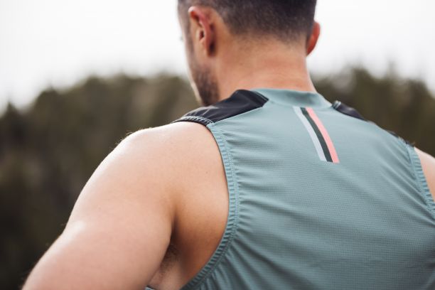 MAILLOT TRAIL ENDURANCE SANS MANCHES HOMME