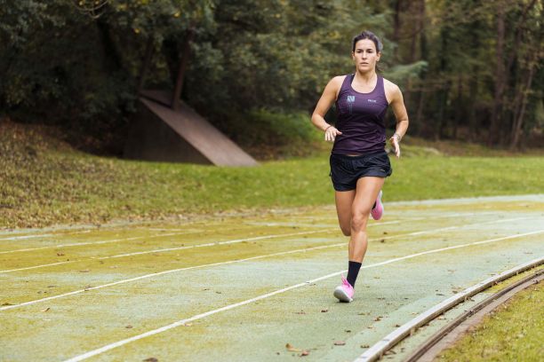 CAMISETA ULTRALIGHT SIN MANGAS MUJER 